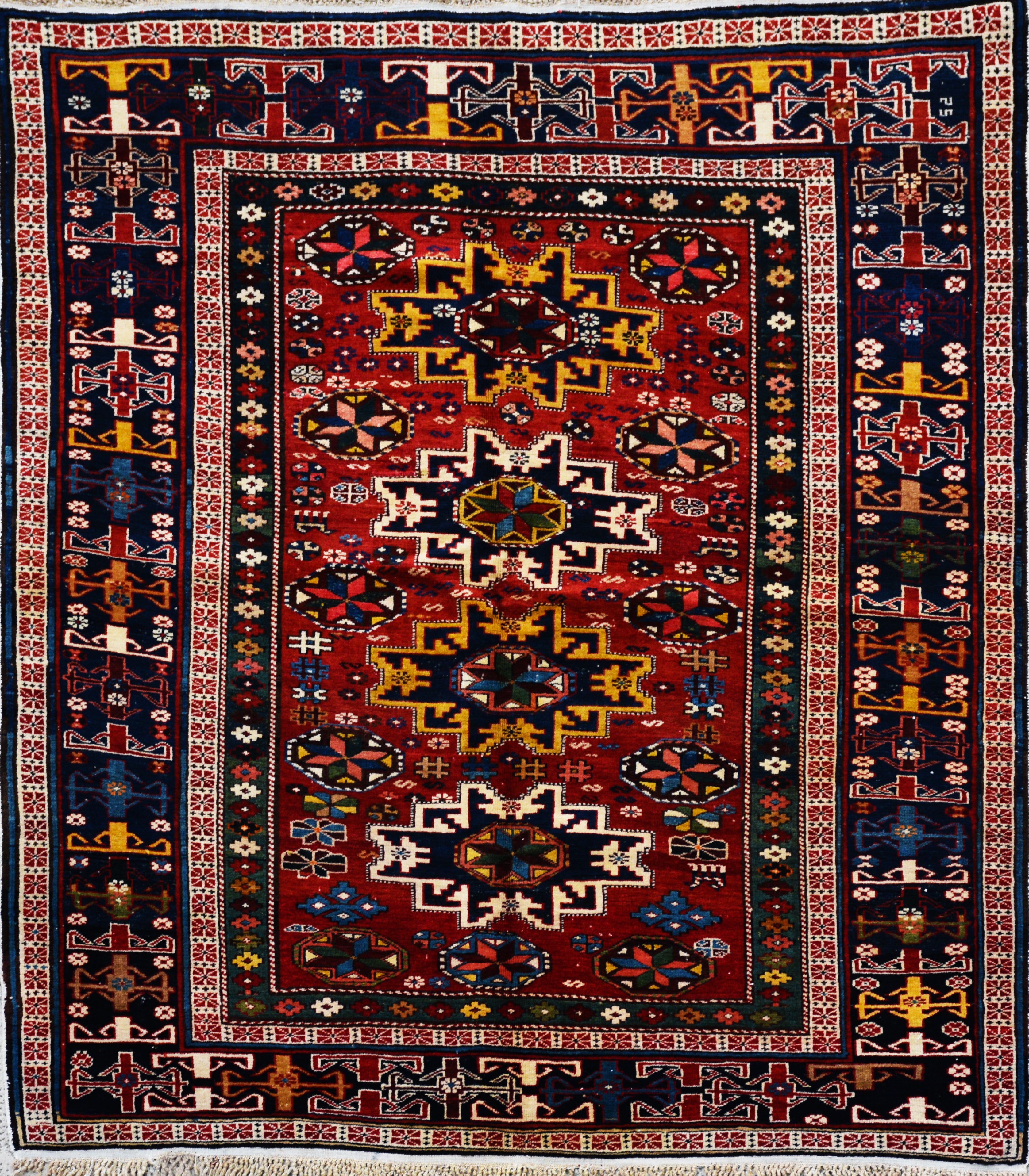 KUBA LESGHI CARPET