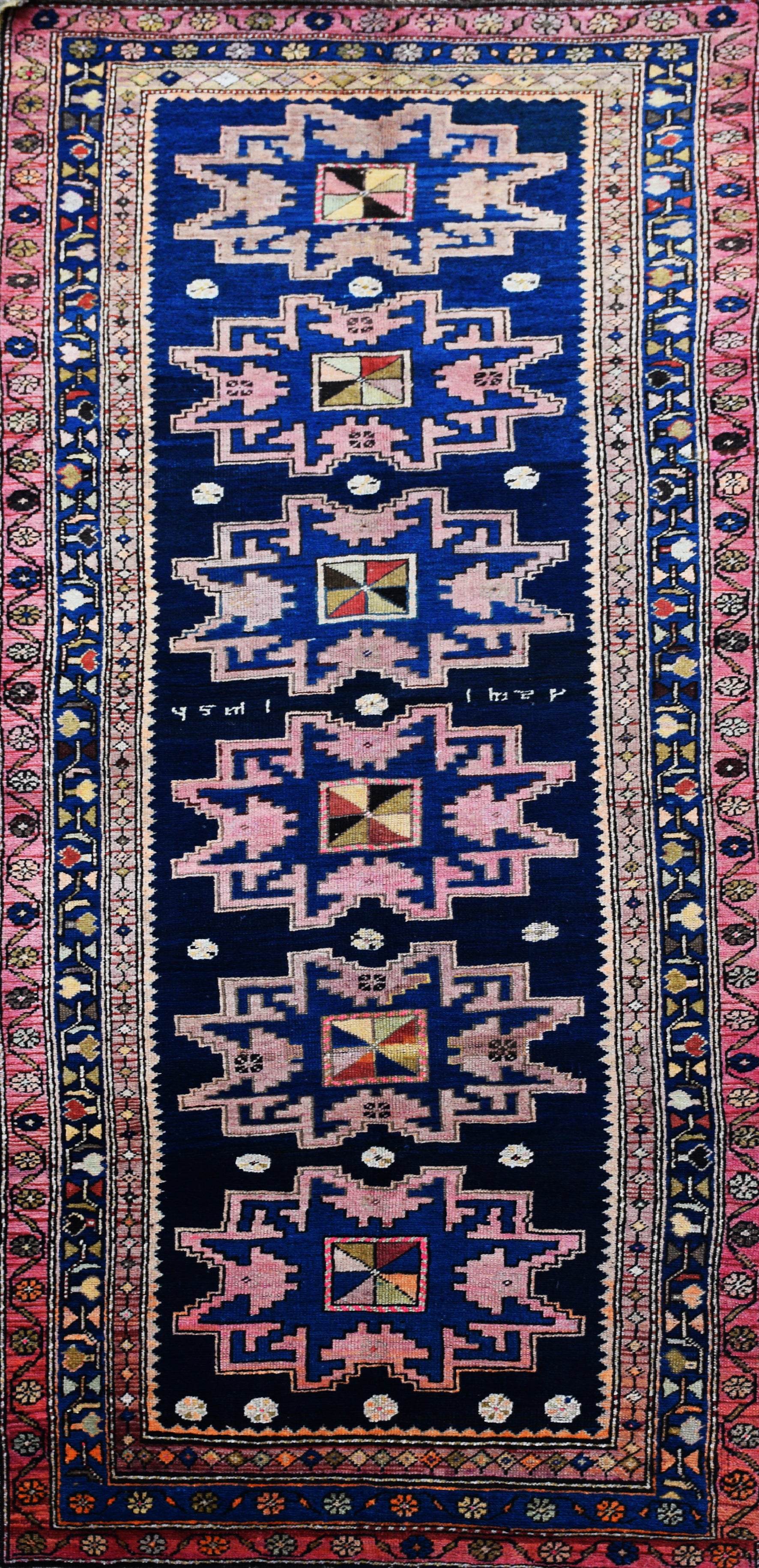 GENDGE LESGHI CARPET