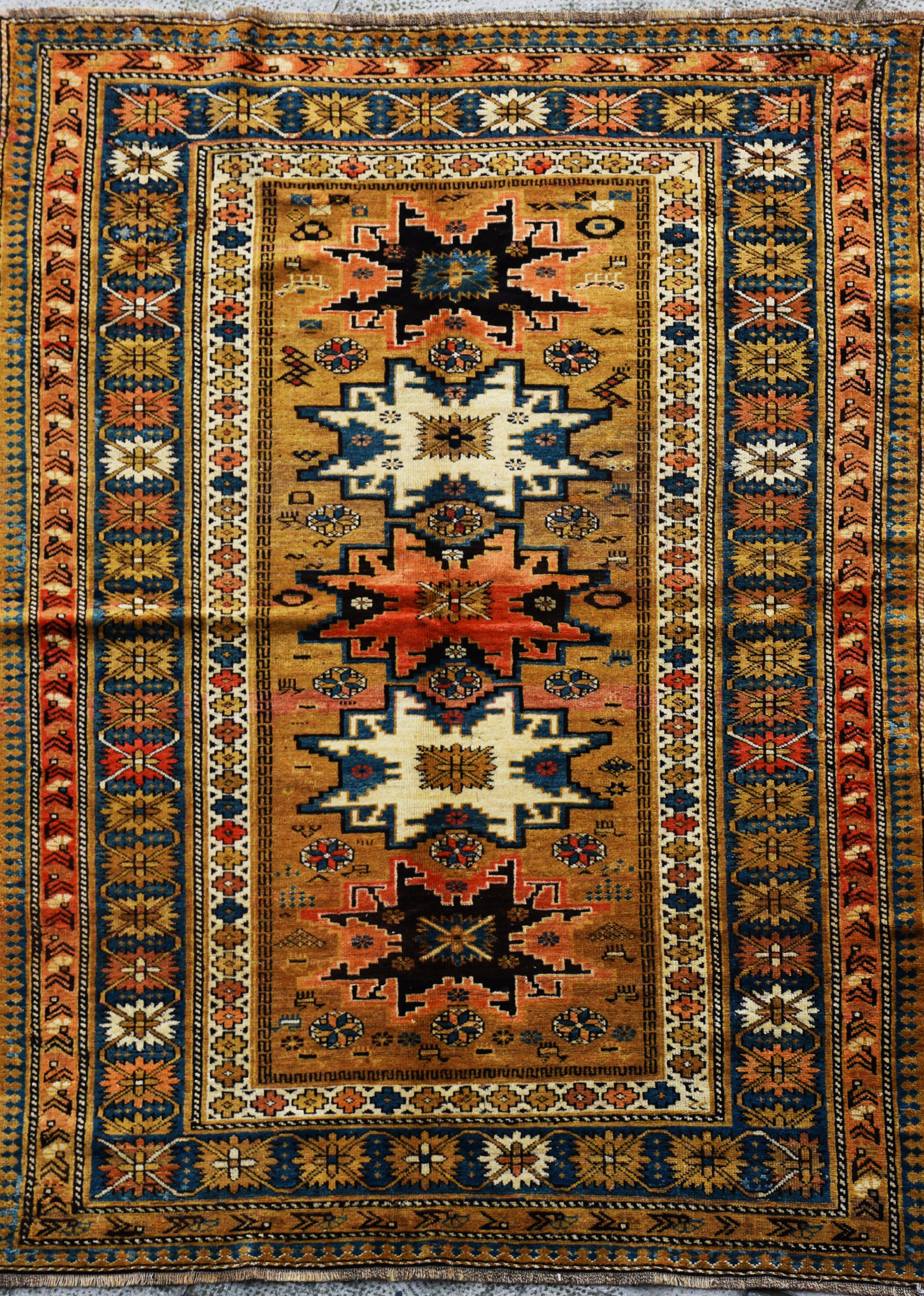 KUBA LESGHI CARPET