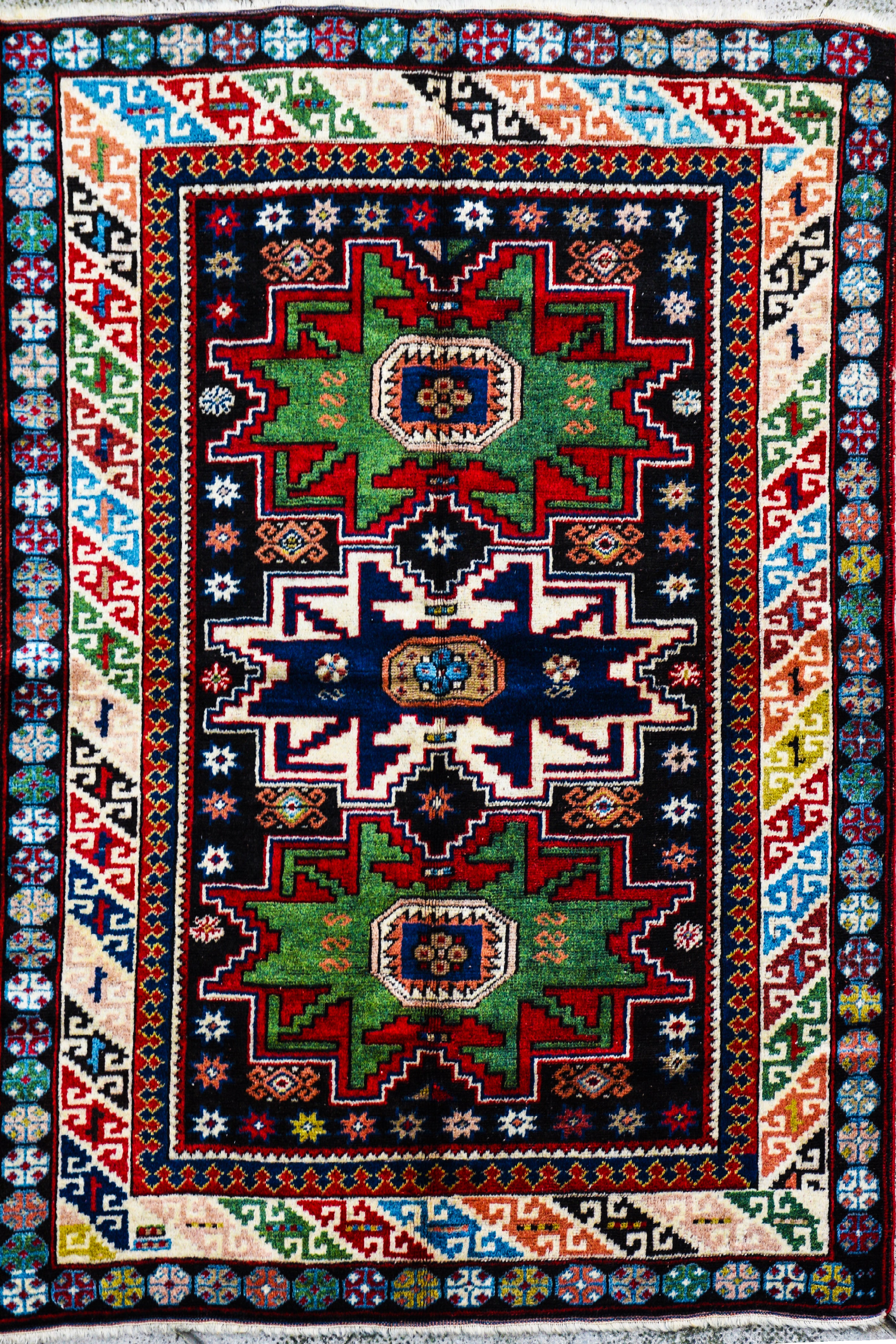 GENDJE LESGHI CARPET